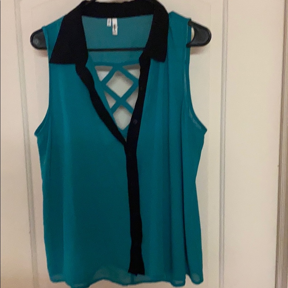 Cute top with zig zap back